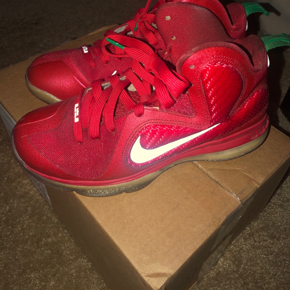 Christmas Lebron 9